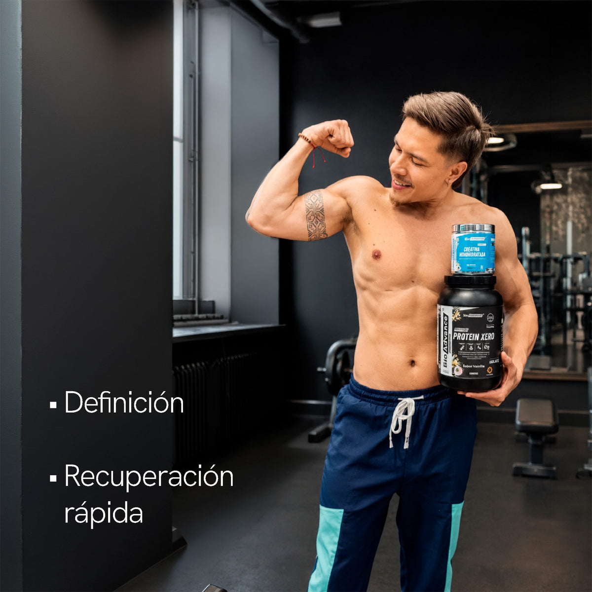 Hombre entrenando con el Combo Carga Explosiva de BioAdvance; fuerza y recuperación en una sola rutina.