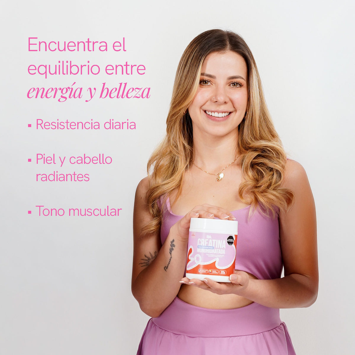 Mujer con la Creatina Monohidratada Mujer de BioAdvance; apoya tu energía y tu fuerza en cada entrenamiento.