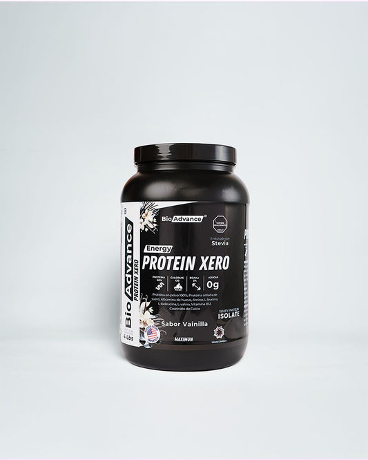 Tarro de Proteína Xero 4 libras de BioAdvance, sabor vainilla, sobre fondo gris claro.